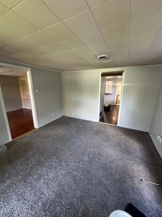 Foto del edificio - 2 bed 1 bath on quite street