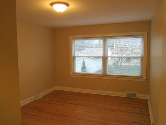Building Photo - 3235 Emmaus Ave