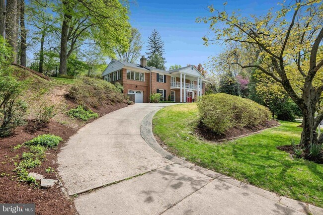 Foto del edificio - 9601 Barroll Ln