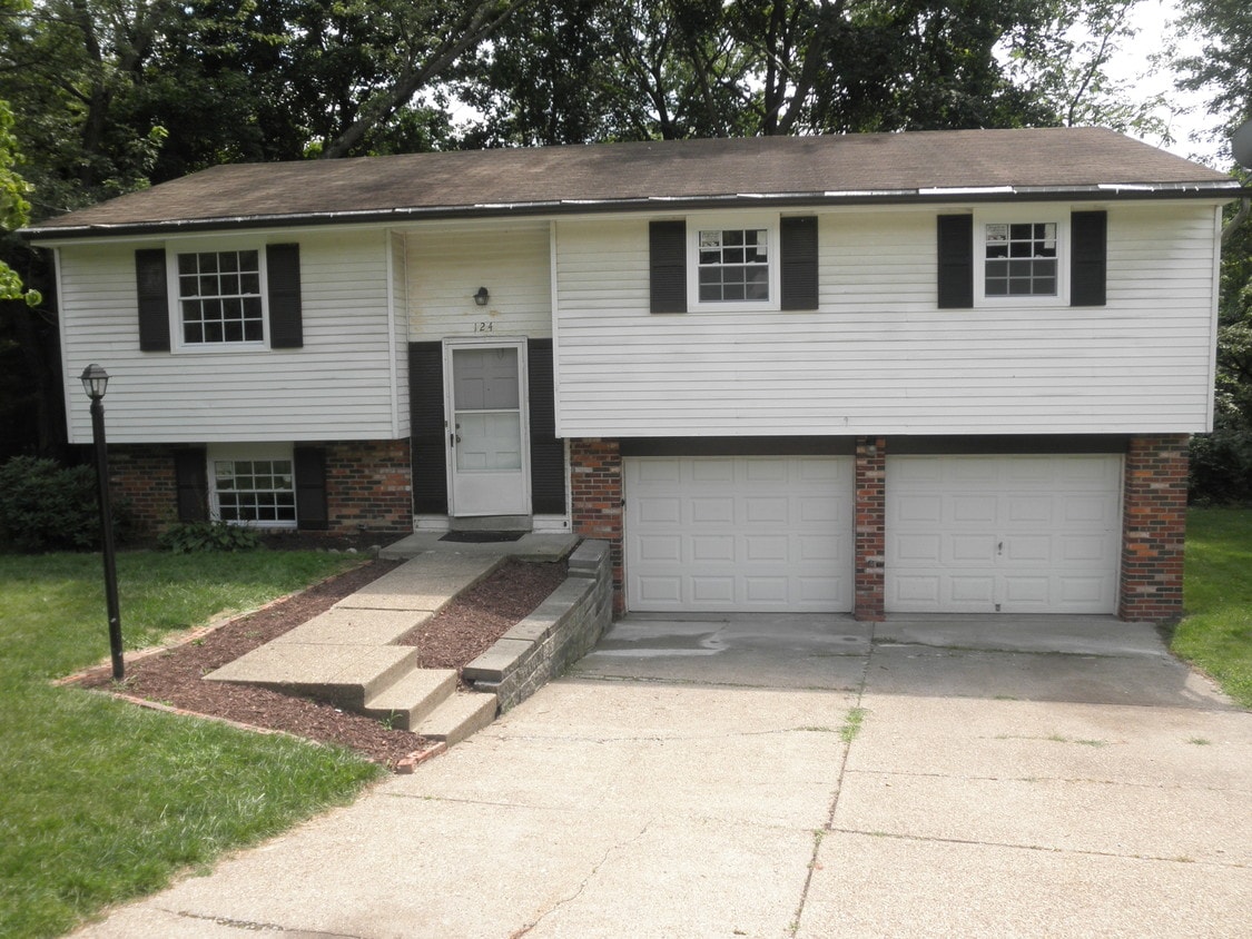 Primary Photo - 124 Treeview Dr