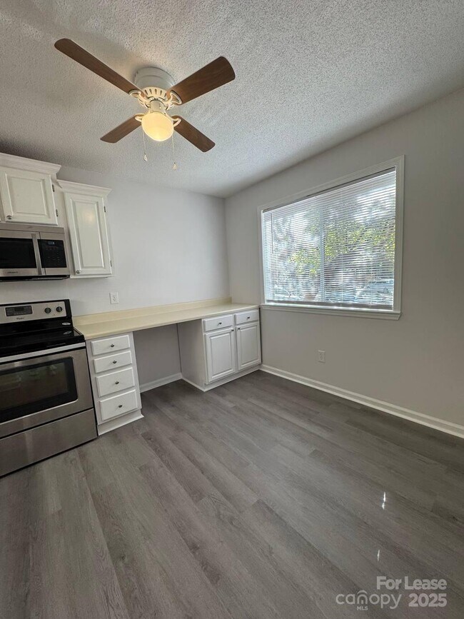 Building Photo - 1466 Riverwood Ct