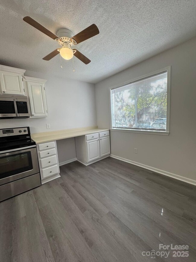 Foto del edificio - 1466 Riverwood Ct