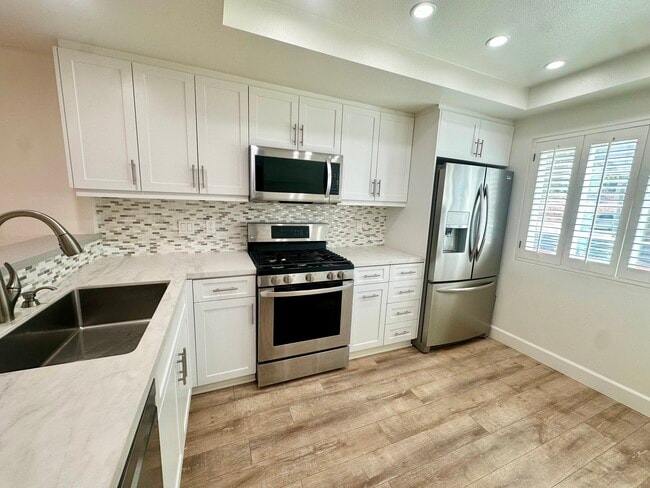 Building Photo - 5538 Las Virgenes Rd