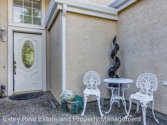 Foto del edificio - 3 br, 2 bath House - 520 Toyon Place