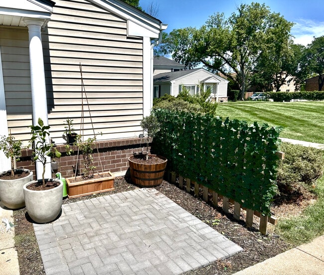 Foto del edificio - 1547 Quaker Ln