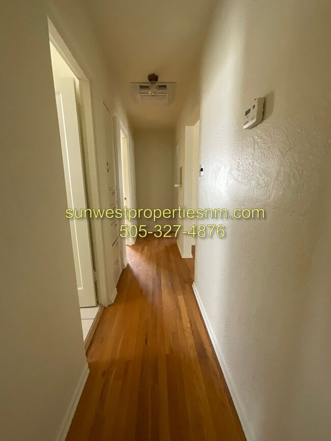 Building Photo - 2 Bedroom, 1 Bath Home Fully Landscaped
