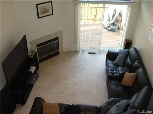 Building Photo - 41776 Independence Dr