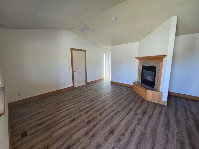 Foto del edificio - Adorable duplex in Golf Course Community, ...