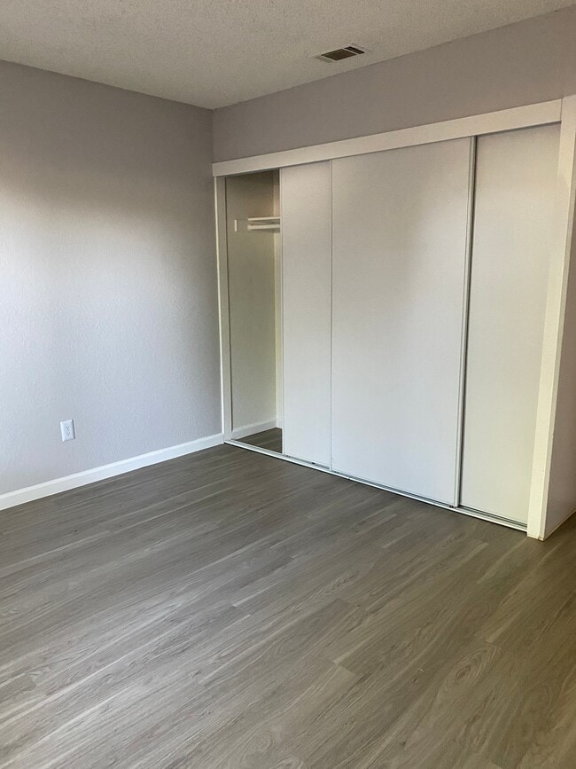Building Photo - Jurupa Hacienda Apartments