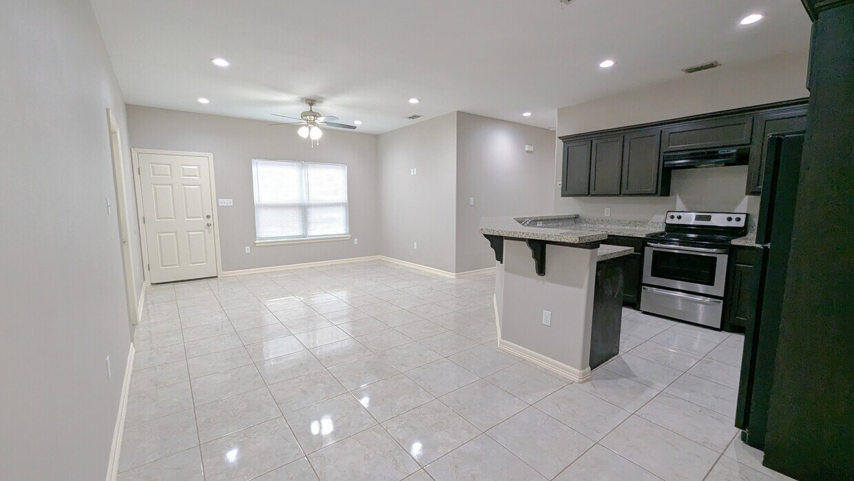 Primary Photo - 20468 Westfield Dr
