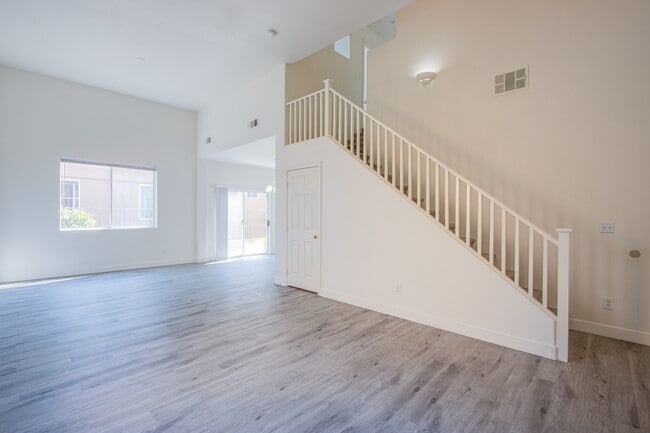 Building Photo - 10537 Redwood Ash Ave