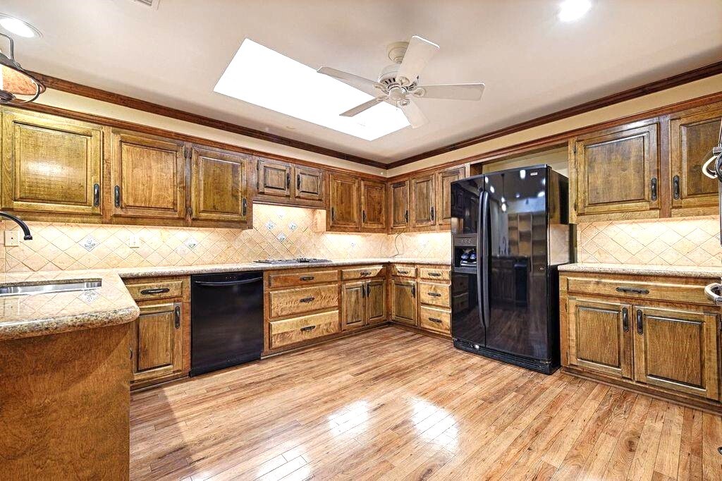 Large Kitchen - Gas stove - 6034 Steamboat Dr