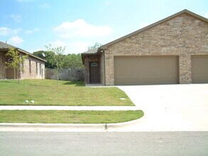 Building Photo - 941-943 Sylvia St