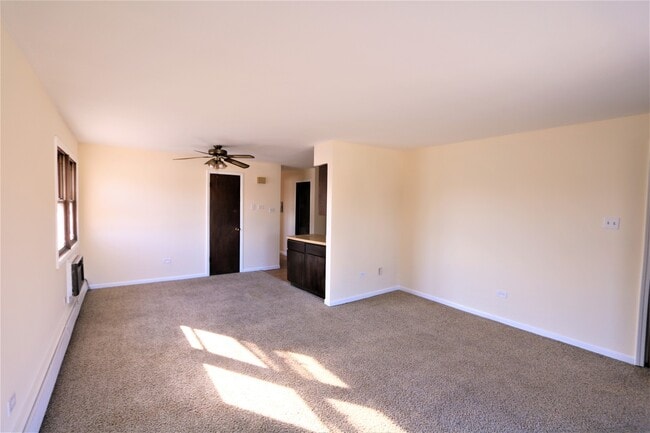 Building Photo - 15038 Chicago Rd