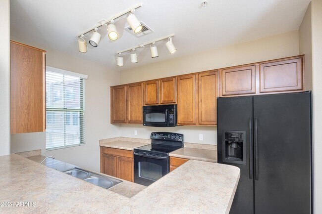 Foto del edificio - 240 W Juniper Ave
