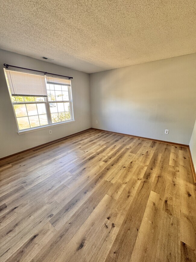Building Photo - 1401 N Berkley Rd