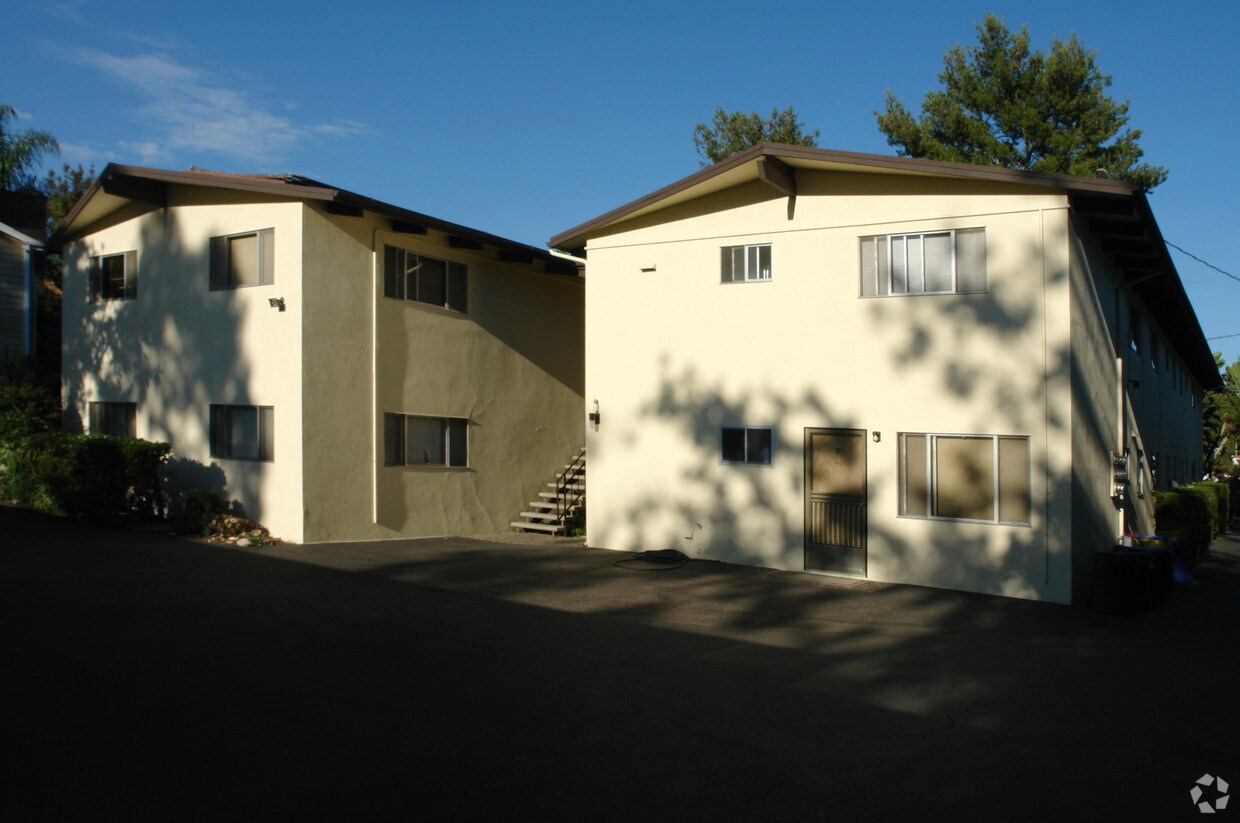Building Photo - 228 W Alamar Ave