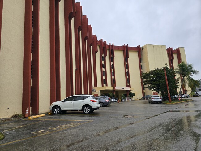 Frontview of building - 9686 Fontainebleau Blvd