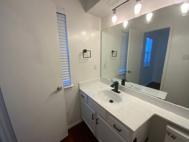 Foto del edificio - 9524 Woodvale-