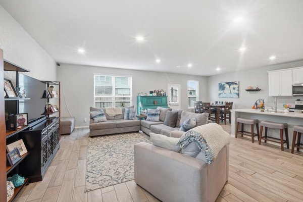 Foto del edificio - 2405 Ayers Dr