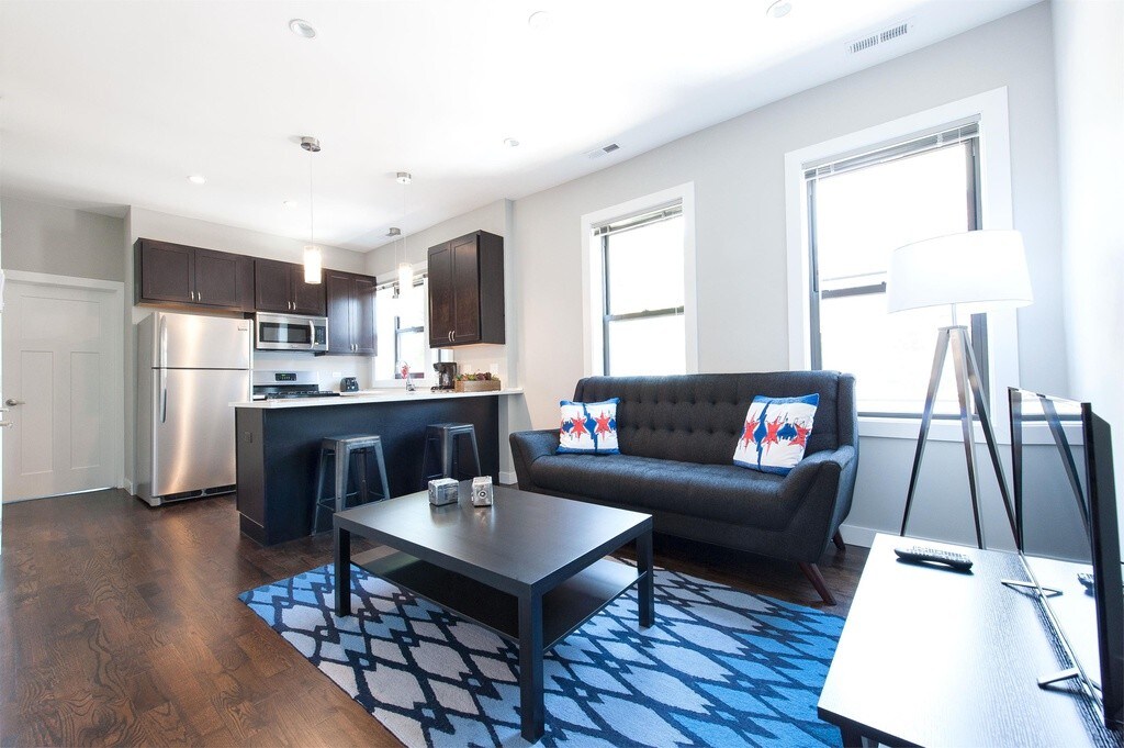 Foto principal - 2048 N Damen Ave