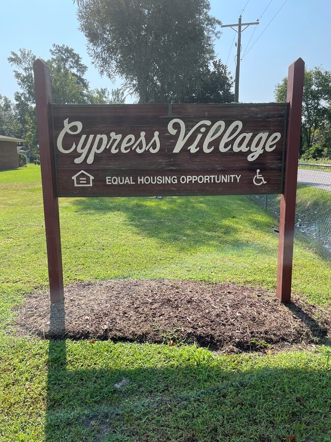 Foto del edificio - Cypress Village Apartments