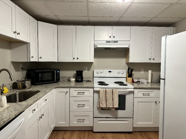 Building Photo - 34 Brook St