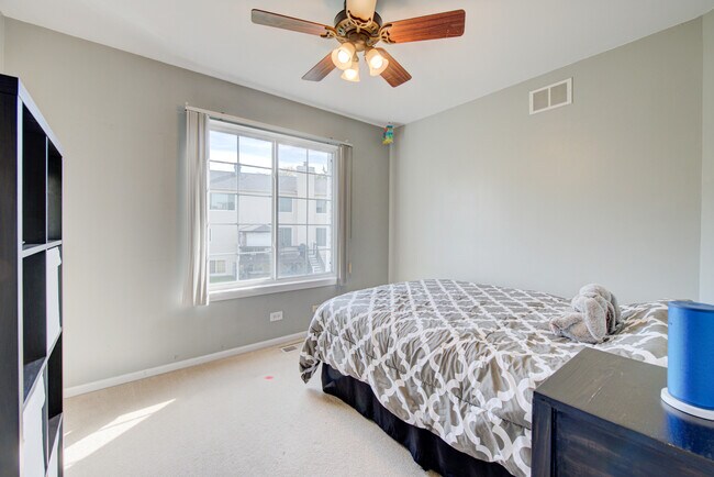 Building Photo - 481 Knoll Crest Dr