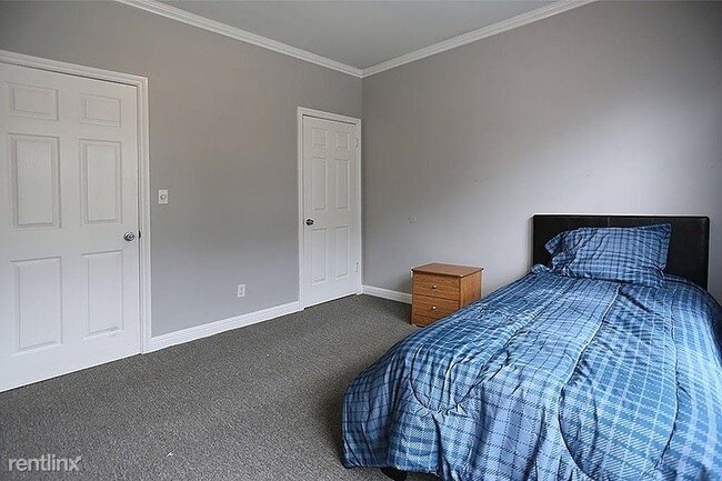 Building Photo - 4 br, 1.5 bath Apartment - 235 Lincoln Way