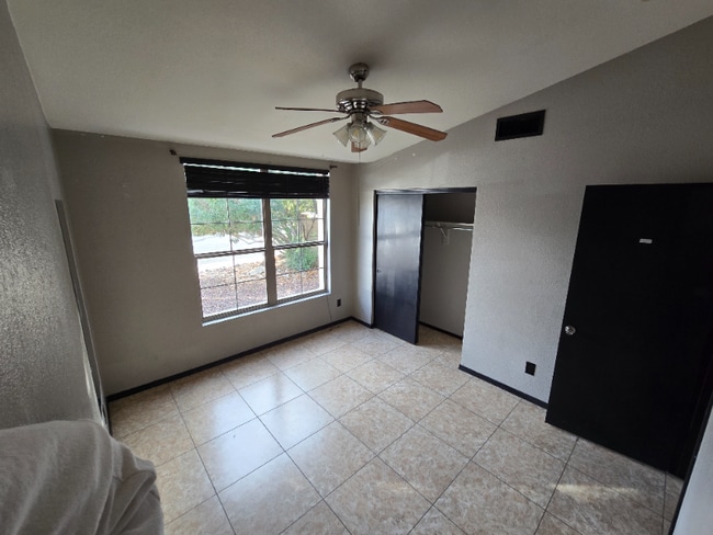 Building Photo - 8228 W Palmaire Ave