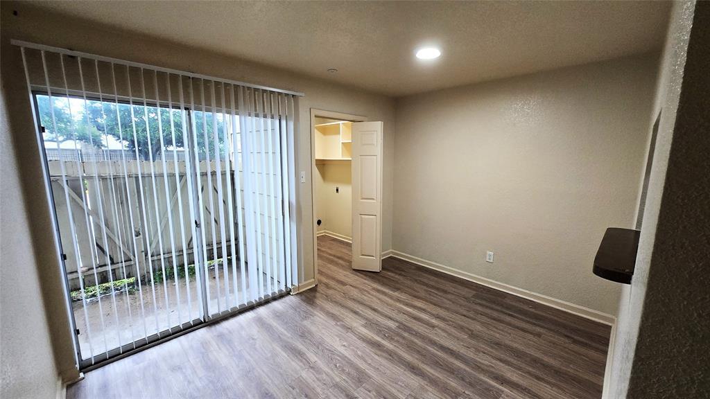 Foto principal - 8100 Creekbend Dr