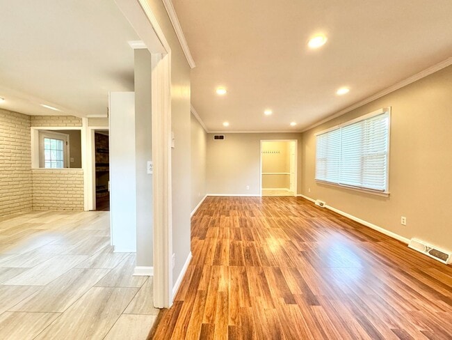 Building Photo - 5303 Ainsworth Dr