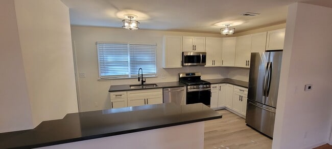 Foto del edificio - Tiehen Realty - Booth