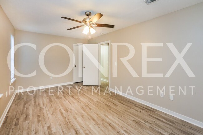 Building Photo - Nice Home in Brandon with Privacy Fenced Yard