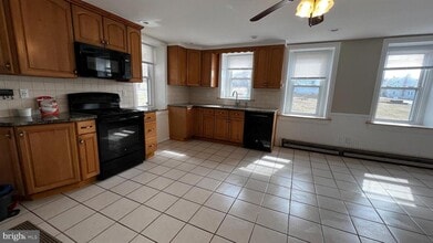 Building Photo - 135 Hoffmansville Rd