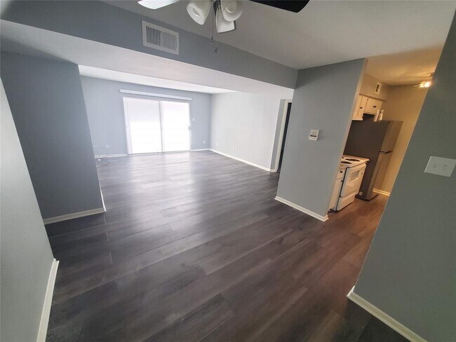 Foto del edificio - 8517 Hearth Dr
