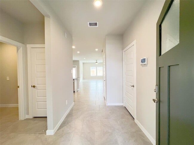 Building Photo - 29427 Pikes Peak Dr
