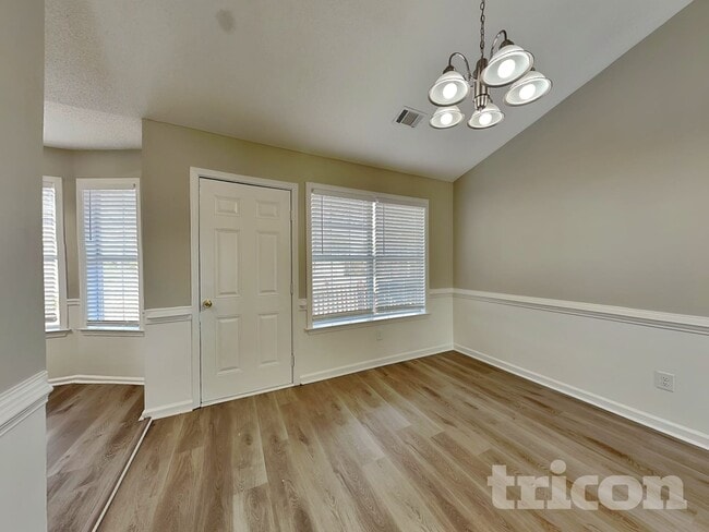 Building Photo - 1016 Forest Glen