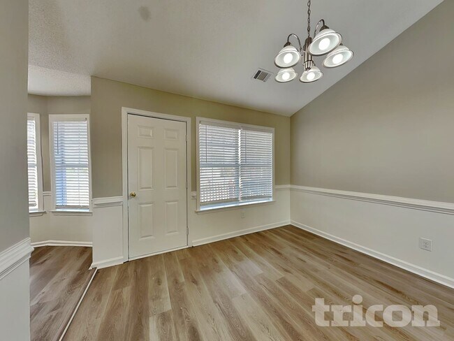 Foto del edificio - 1016 Forest Glen