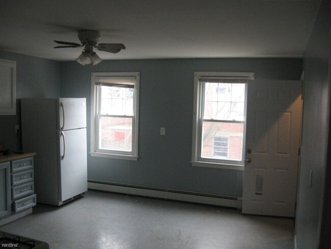 Building Photo - 112 4th Ave