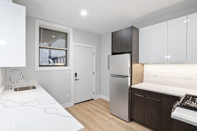 Foto del edificio - 7512 N Eastlake Terrace