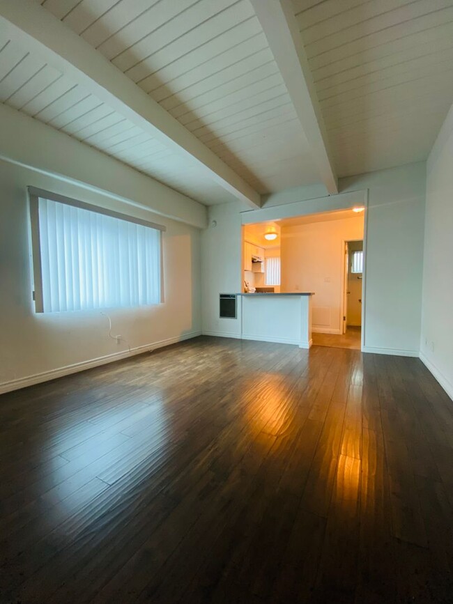 Interior Photo - 3730 Clarington Ave