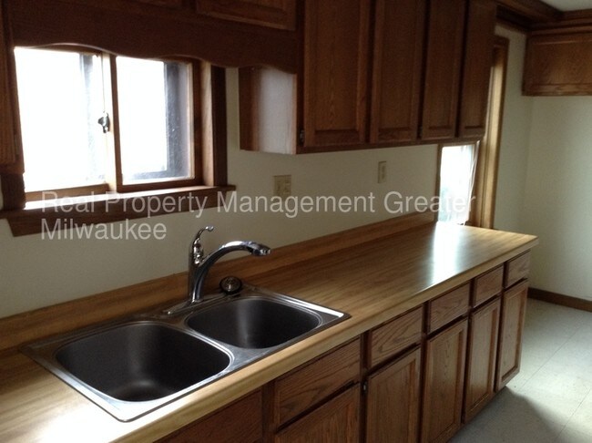 Building Photo - 4032 N 92nd St