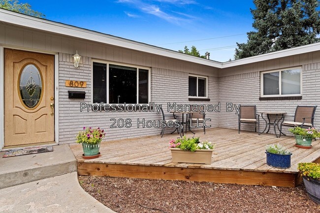 Building Photo - 809 Palmwood Dr