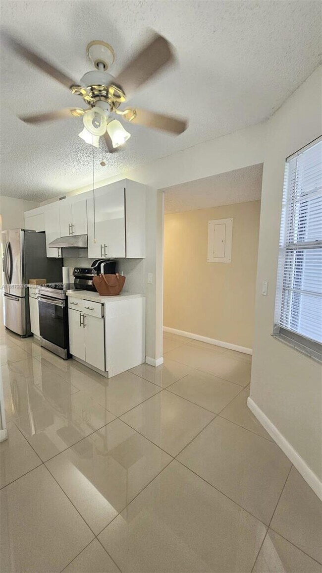 Foto del edificio - 1401 SW 128th Terrace
