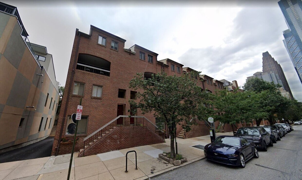 Primary Photo - Luxurious 3-Bedroom Townhome in Logan Squa...