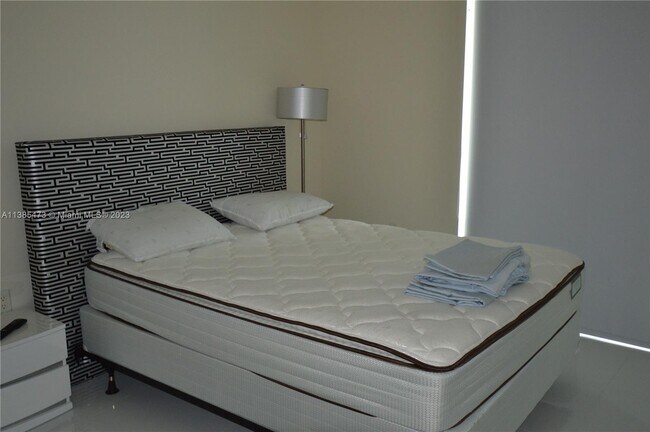 Building Photo - 250 Sunny Isles Blvd