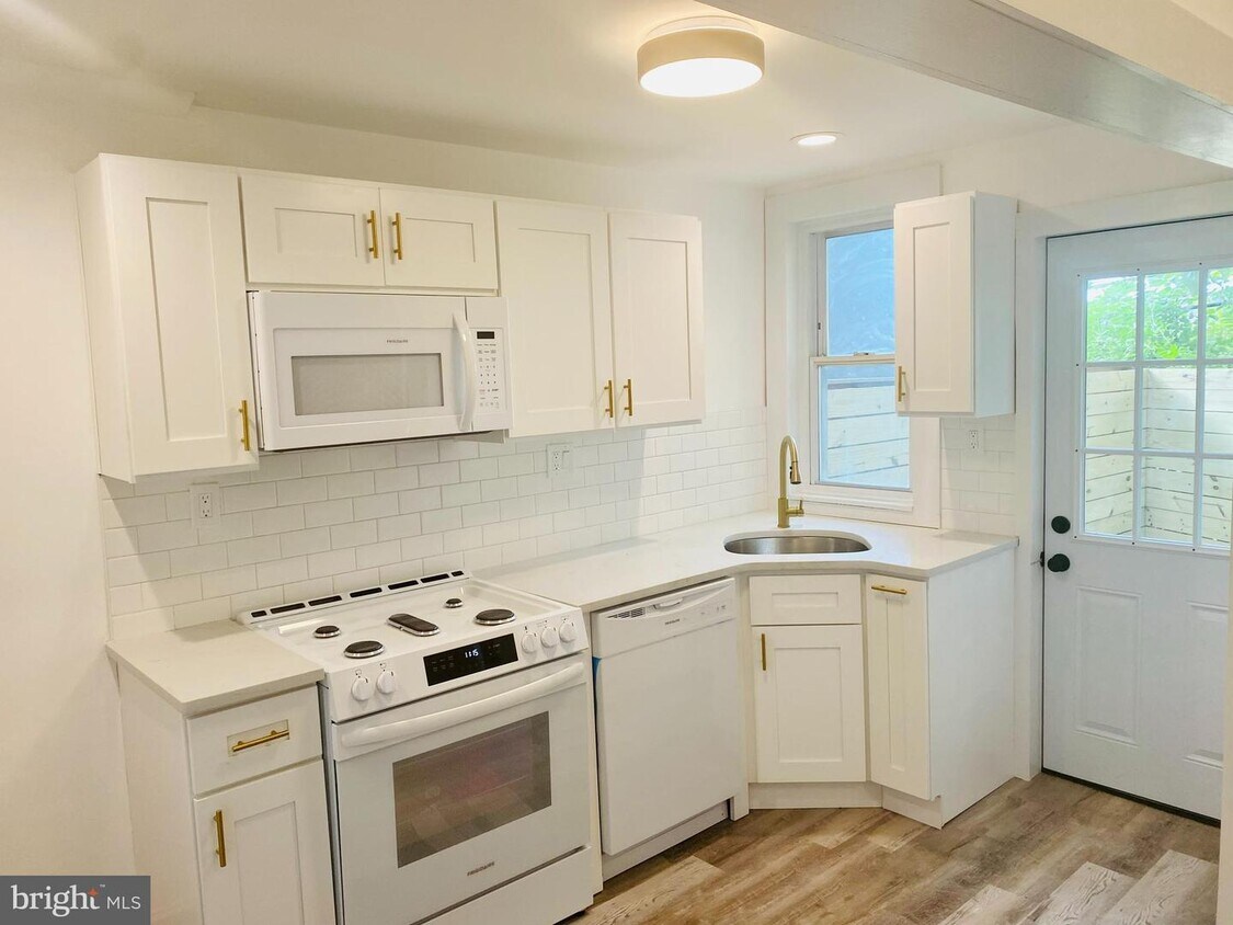 Primary Photo - 2424 Mifflin St