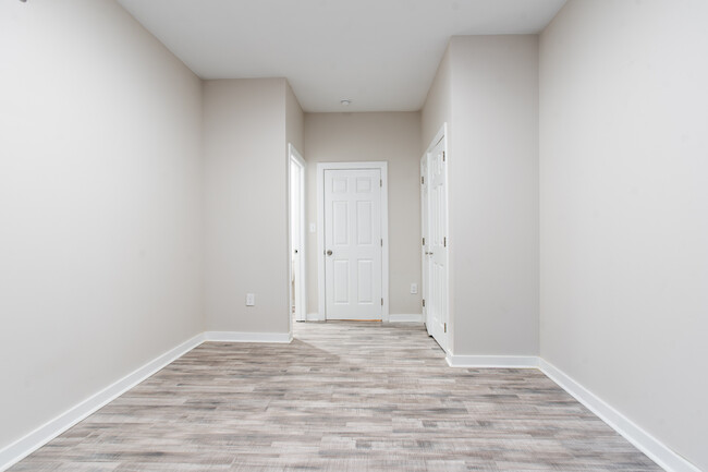 Building Photo - 2417 N Myrtlewood St