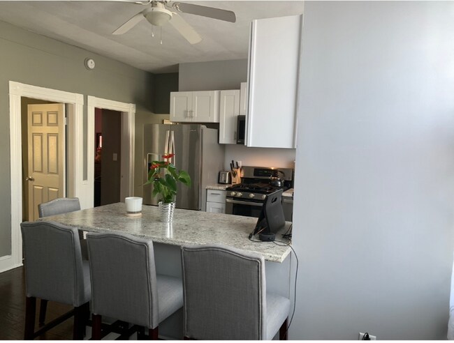 Foto del edificio - 1715 Chalkstone Ave